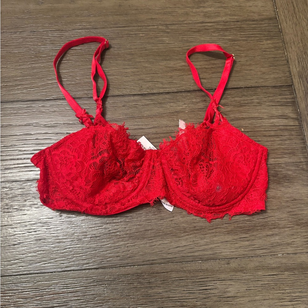 Victoria Secrets Dream Angels push-up without padding  34B Red